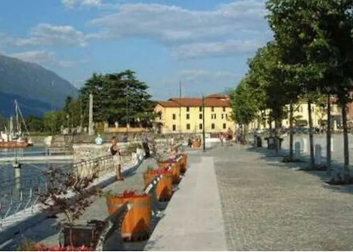 A Due Passi Dalla